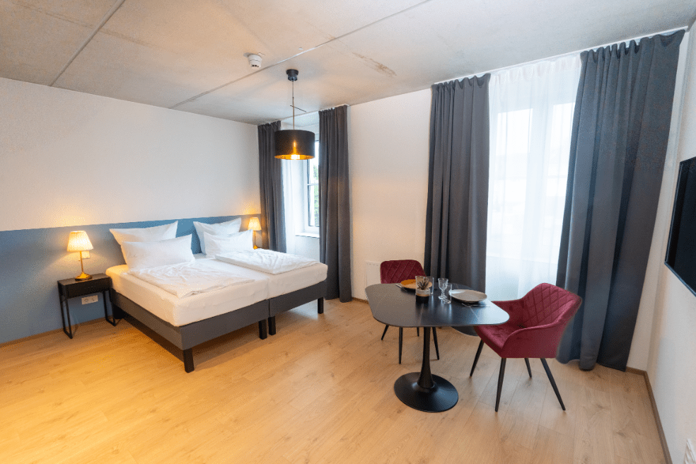 DZ Bett mit Essbereich